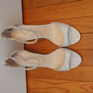 Nina Varetta Silver shoes 8 1/2